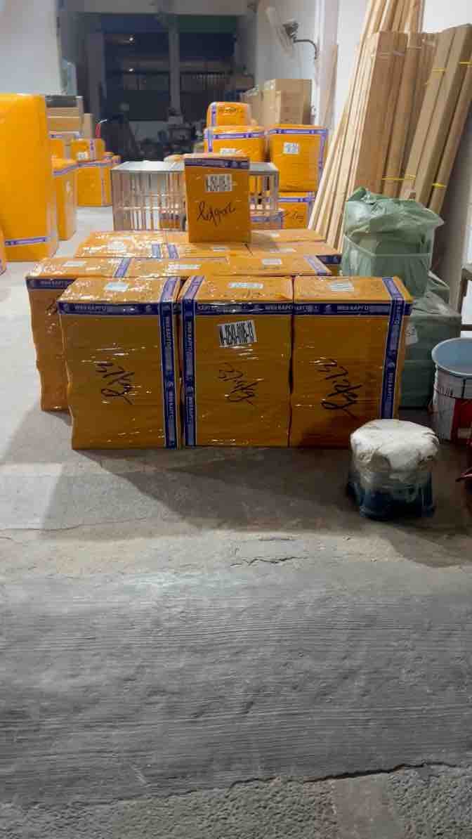 Verpackung einer Sendung im Lager in China